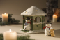 Preview: Goebel Schneemann mit Schneeflocke Kleine Winterfreude NEUHEIT 2026 Porzellanfigur Weihnachten