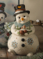 Preview: Goebel Winterträume Schneemann mit Vogel und Zweigen für Teelichter NEUHEIT 2026