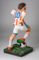 Preview: Guillermo Forchino FO85542 Fussballer Figur Comic Art 32cm Fussball Skulptur Geschenkidee