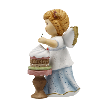 Preview: Goebel Heimlich genascht Nina & Marco Engel Nina mit Kirschkuchen NEUHEIT 2026 Weihnachtsbäckerei Engel