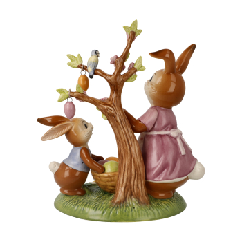 Preview: Goebel Figur Hasen - Unser kleines Osterkunstwerk - Ostern Hasen am Osterbaum mit Hasenmädchen LIMITIERTE EDITION