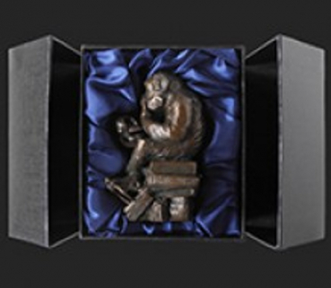 Preview: Parastone Pocket art W.H. Rheinhold Affe mit Schädel 10 cm im Geschenkkarton