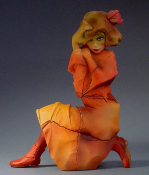 Edgar Schiele Skulptur Reblikat Kniendes Mädchen in orangerotem Kleid Parastone Museum