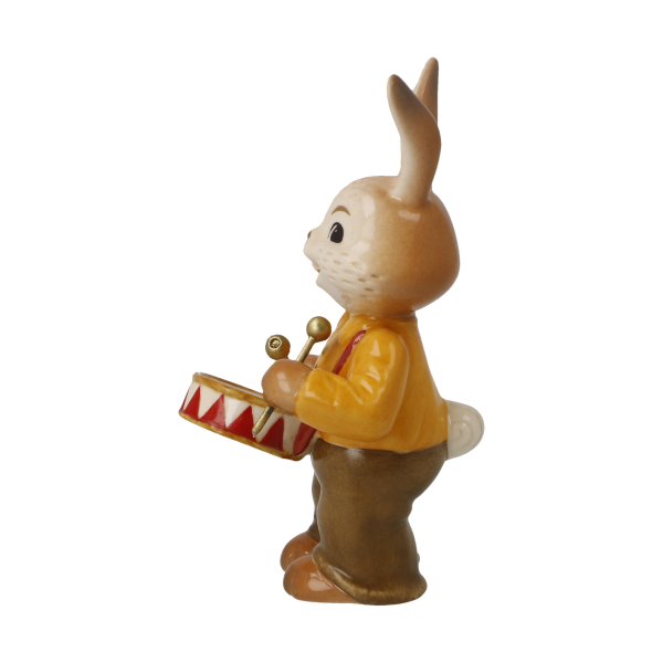 Goebel Figur Hase - Herziger Trommler - Musikanten Ostern NEUHEIT 2025 Hase mit Trommel
