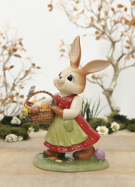 Goebel Figur Hasenmädchen - So ein schöner Tag - Ostern NEUHEIT 2025 Hase mit Osterkorb, Vogel, Ostereier und Blumen 40 cm