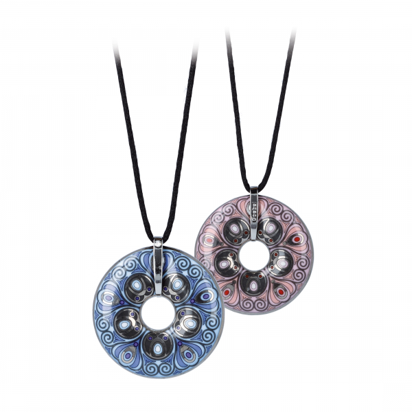 Goebel Kette Alphonse Mucha - Rosé-Blau - mit Swarovski® Kristall Amulett Halskette Damenkette NEUHEIT 2021