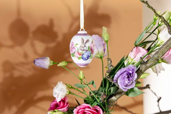 Rosenthal Hutschenreuther Porzellan-Ei Das Ei 2026 Porzellan-Ei Jahresei Hase mit Tulpen