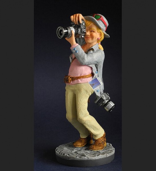 pro43 Fotografin Höhe ca 19cm  - Lustige Figur Berufe - Parastone Profisti - Comic Art - Skulptur - Geschenkidee